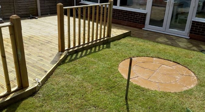 decking with feature circle